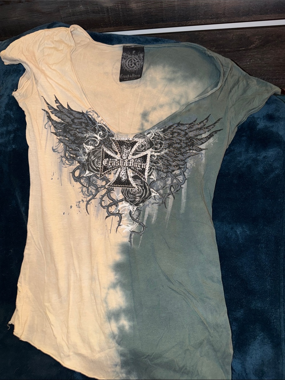 Crash & Burn Women's Tie-Dye Wing Graphic Tee in Cream and Gray-Green